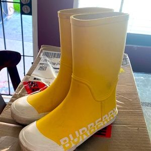 Burberry kids rain boots size 29